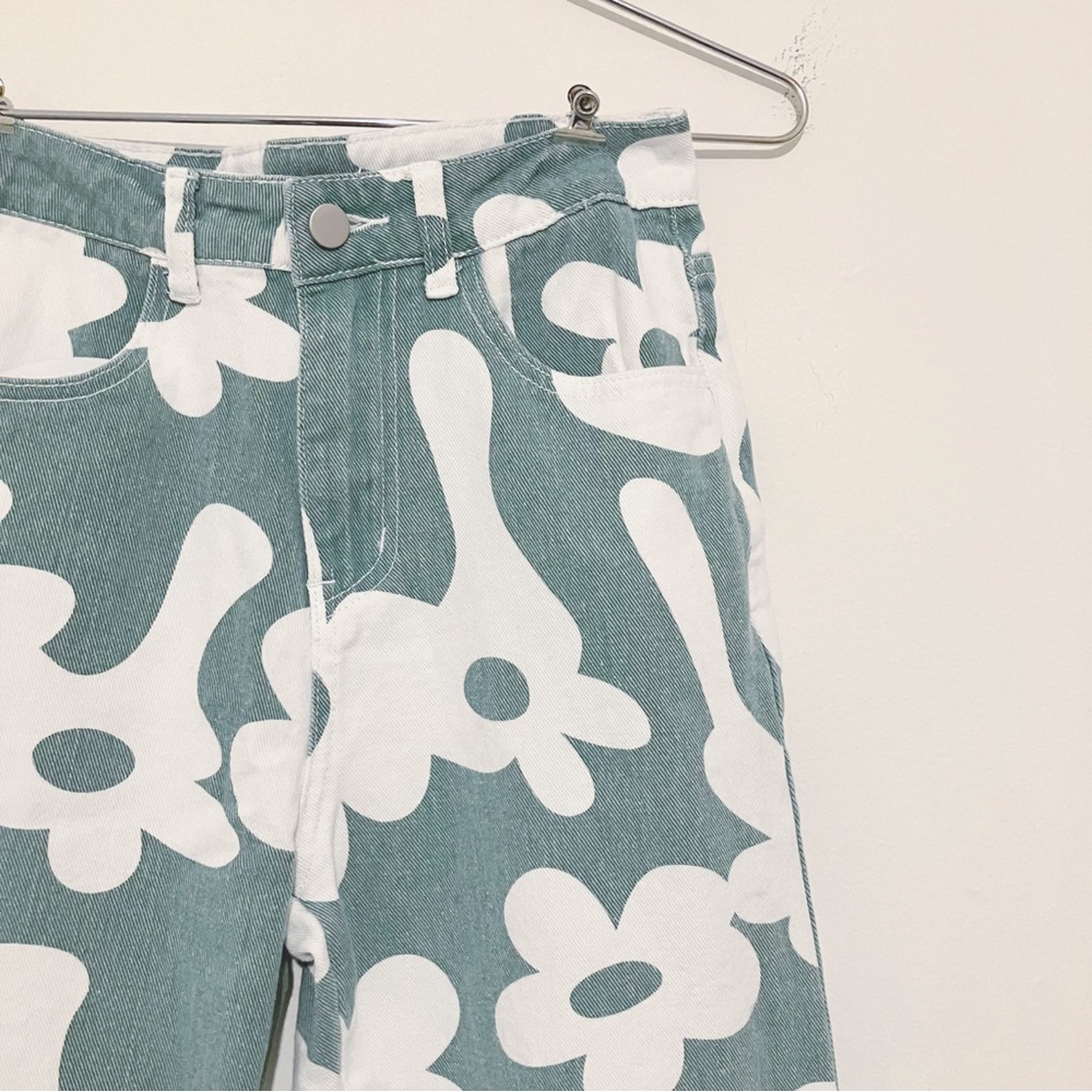 Bailey Rose • Flower Power Jeans in White/Green Floral - Picture 4 of 9